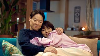 「しあわせな結婚」初回、松たか子の謎過ぎる妻に騒然!「どういう展開?」「怪しすぎる」