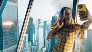 『スーパーマン』自撮りギャル女優、撮影では1,000枚以上自撮り