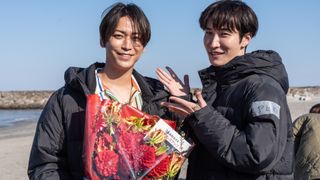 亀梨和也が本人役で出演！『事故物件ゾク 恐い間取り』渡辺翔太とハグ＆新場面写真公開