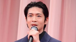 松下洸平、結婚発表後初の公の場！祝福の声にペコリ