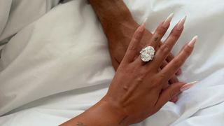 クリスティアーノ・ロナウドが婚約!巨大ダイヤの婚約指輪お披露目