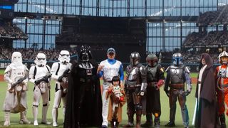 日本ハム「STAR WARS WEEK」でエスコンフィールドがSW一色 “きつねダンス”も『スター・ウォーズ』仕様