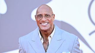 激ヤセ報道のロック様、13キロ減量で役づくり中　ニワトリが親友の老人役