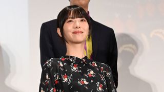 浜辺美波、1980年代にカルチャーギャップ「とにかくどこでもタバコを吸っている」