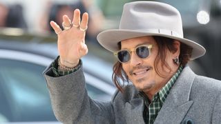 ジョニー・デップ、30年以上ぶりにパリコレ登場!