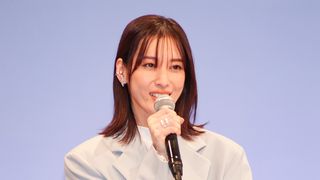 月城かなと、ドラマの家族写真に「なんて濃い…」　草なぎ剛主演ドラマで要潤と兄妹役
