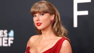 テイラー・スウィフト作品が首位デビュー!ロック様の新作は大苦戦