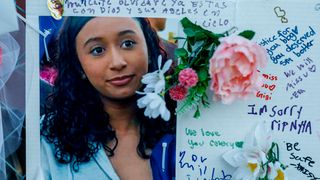 米歌手の車のトランクからバラバラ遺体となって発見された14歳少女、葬儀が行われる