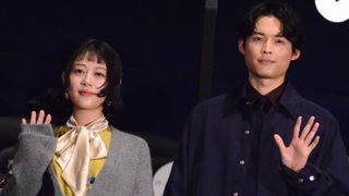 高畑充希、お腹ふっくら姿で登壇!松村北斗の二面性明かす