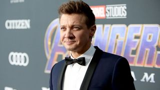 ジェレミー・レナー、AI生成アニメ映画のナレーション担当