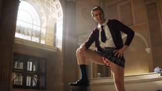 リーアム・ニーソン主演『裸の銃を持つ男』リブート版、ソフト発売が決定