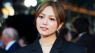 川口春奈、激変!奇抜衣装でレッドカーペット初参加 憧れの柴咲コウと