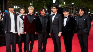 GENERATIONSがレッドカーペットにずらり!タキシードで決める