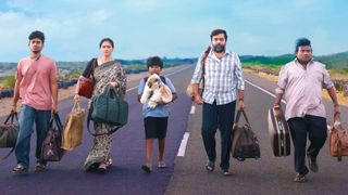 『RRR』監督が絶賛!笑いと涙で難民一家を描く『ツーリストファミリー』2月日本公開