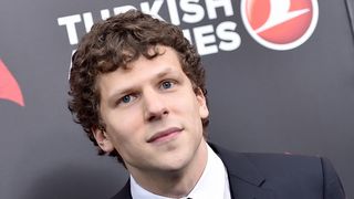 献血好きのジェシー・アイゼンバーグ、今度は他人に腎臓を提供