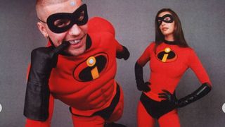 ジャスティン・ビーバー、美人妻と『Mr.インクレディブル』コスプレ披露