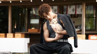 白濱亜嵐、ハイロー系から『ロマンティック・キラー』参戦　9年ぶり不良役で子犬抱くギャップ見せ