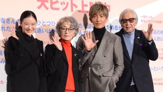 山田洋次監督、お巡りさんと“幸福の黄色いカード”で交流　巡回カードに映画の感想