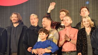 「東京コミコン2025」閉幕 マッツ&セバスタらファンにお別れ、ニコラス・ホルトには誕生日サプライズ