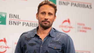 DC新作『スーパーガール』俳優、懲役6か月