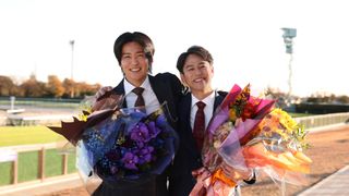 妻夫木聡&目黒蓮「ザ・ロイヤルファミリー」夕陽に包まれ撮了 佐藤浩市も祝福 涙と笑顔のオールアップ