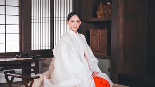 「べらぼう」語りの綾瀬はるか、最終回に登場!3回目の変身で巫女姿に