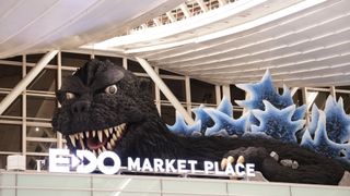 羽田空港の世界最大ゴジラモニュメントがお披露目！福本莉子も感激「世界に誇れる」