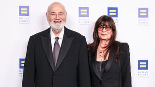 殺害されたロブ・ライナー監督夫婦、死因が判明