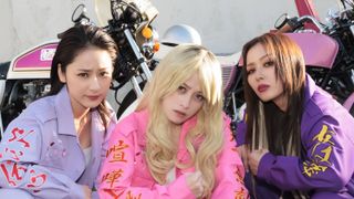 橋本環奈＆内田理央＆平祐奈が特攻服でメンチ切り　月9ドラマ「ヤンドク！」ヤンキービジュアル公開