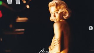 ネックレスしか身に着けていない!シドニー・スウィーニー、全身金ピカで雑誌の表紙に