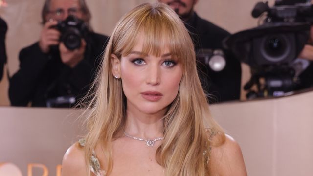 ジェニファー・ローレンス、透けてるドレスで登場…美しさが注目の的