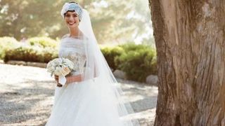 アン・ハサウェイのウエディングドレス姿が美しすぎる