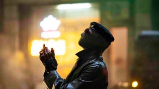 ほぼ全編顔出しナシ！『ランニング・マン』殺し屋マッコーン役、マスクに秘めた魅力「全てが計算され尽くしている」