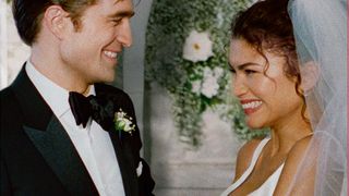 『スパイダーマン』ゼンデイヤのウエディングドレス姿が美しすぎる　新作ポスター公開