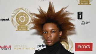 車のトランクから14歳少女のバラバラ遺体が発見された米歌手、大陪審の捜査対象に