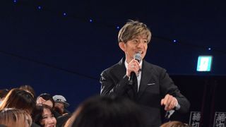木村拓哉、異例のファンサ!マイクランナーとして颯爽と客席へ