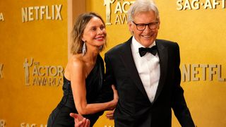 ハリソン・フォード83歳、妻とラブラブ！レッドカーペットで熱々