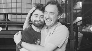 『ハリー・ポッター』大人になったハリー＆マルフォイが仲良すぎ！再会ハグショットにファン大興奮