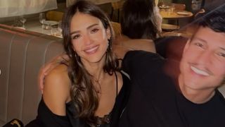 ジェシカ・アルバと交際中の11歳年下マーベル俳優、ラブラブ旅行写真を大量投稿