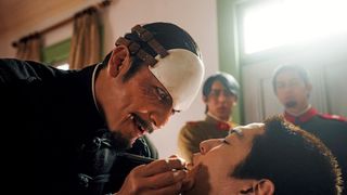 実写『ゴールデンカムイ』宇佐美が恍惚の表情…鶴見中尉との“ホクロ君”カット公開