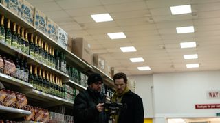 カンバーバッチの背後にクロウが…『フェザーズ　その家に巣食うもの』緊迫の本編映像＆メイキング写真公開