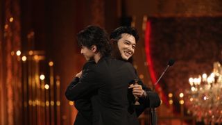 吉沢亮『国宝』で初の最優秀主演男優賞　横浜流星と熱い抱擁「彼がいなかったら喜久雄になれなかった」