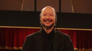 『8番出口』“おじさん”俳優が三つ編みスタイルで注目浴びる