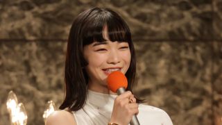 『国宝』見上愛が新人俳優賞を受賞！親友・河合優実を見て声震わす