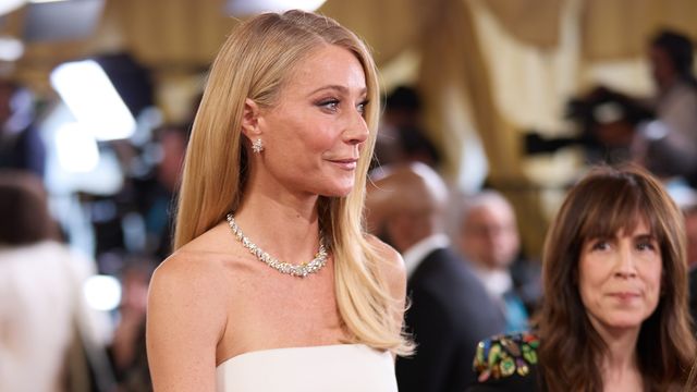 どうなってるの？グウィネス・パルトロー、上半身までスリットドレス