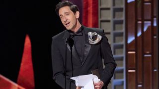 ガム投げ＆史上最長スピーチのエイドリアン・ブロディが自虐ネタ