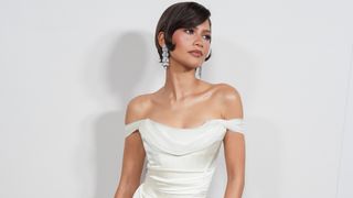 圧巻の美…ゼンデイヤ、純白のドレスで登場