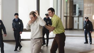 ガス・ヴァン・サント監督が実話を映画化！ビル・スカルスガルド主演のクライム・スリラー『デッドマンズ・ワイヤー』7.17日本公開決定