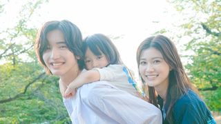 道枝くん＆めるるが父母の表情に　映画『君歌』美しい家族写真と子どもの姿を初公開