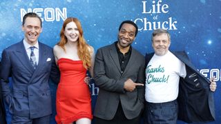 トム・ヒドルストン、マーク・ハミルら集結！『サンキュー、チャック』新場面写真公開